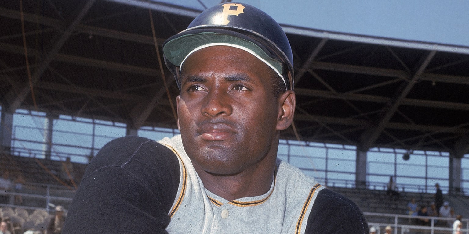 Rangers, MLB honor late Hall of Famer Roberto Clemente with